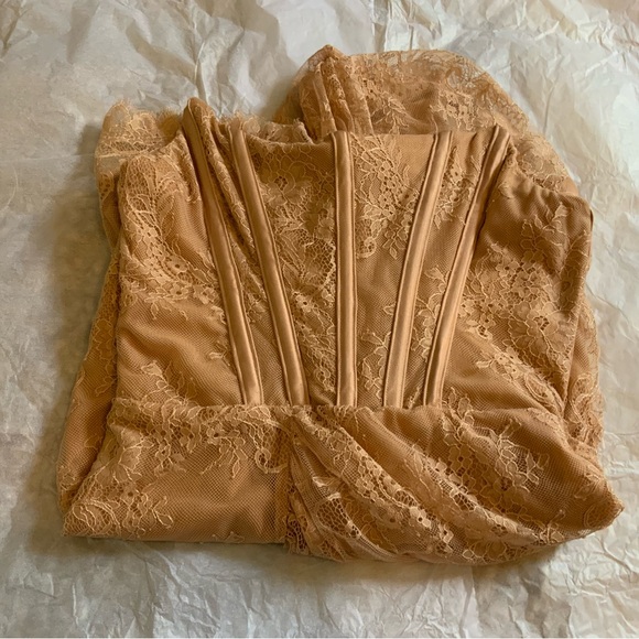 HOUSE OF CB ‘ Czarina’ Beige Mini Strapless Lace dress - Picture 2 of 5